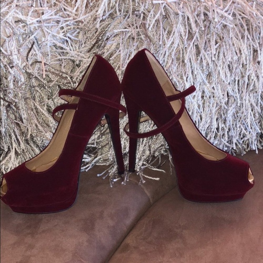 Colin Stuart velvet burgundy pumps 7.5 NEW